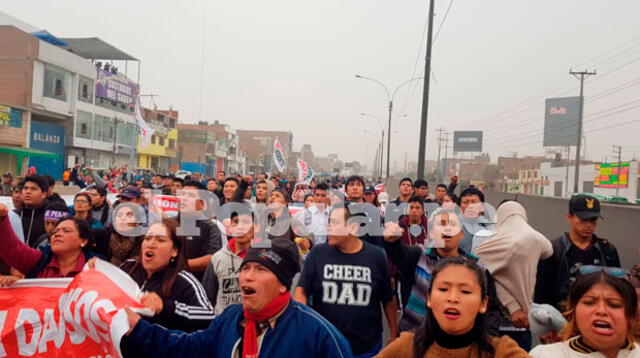 Cientos marchan para la anulación del peaje en Puente Piedra