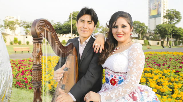Susy con Miguel Salas el dúo del folclore con arpa.