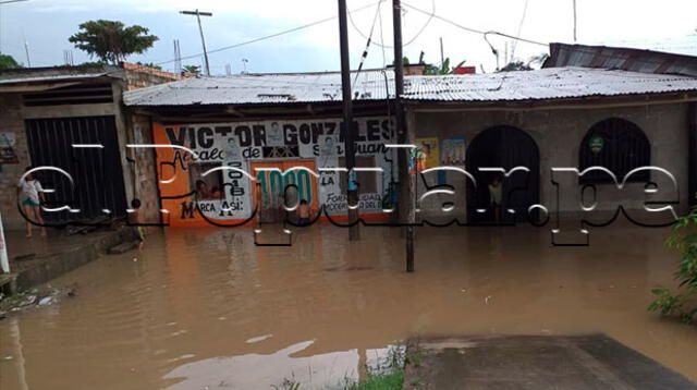 Torrencial lluvia provocó inundaciones en las calles de Iquitos