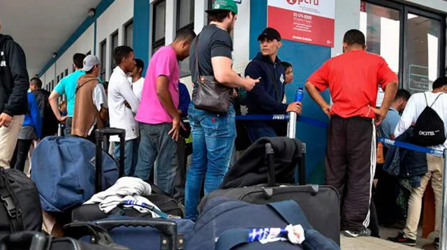 Venezolanos ingresan al Perú solicitando la visa humanitaria