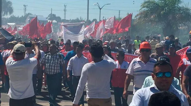 Trabajadores de CGTP de la sede Iquitos protesta contra el gobierno
