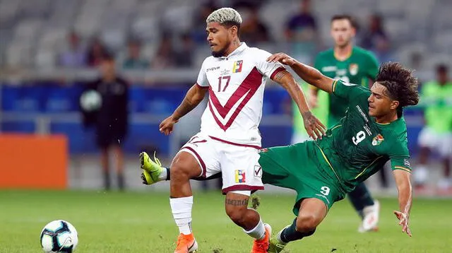 Josef Martínez se escapa de la marca de un boliviano