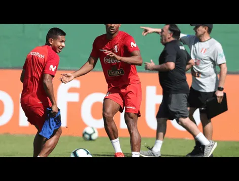 Edison Flores y André Carrillo jugarán ante Uruguay. FOTO: EFE