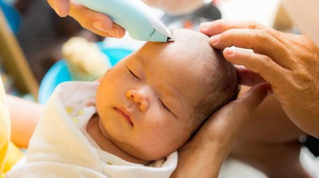 El pelo de los bebés hay que mantenerlo siempre cuidado para que les crezca fuerte y resistente
