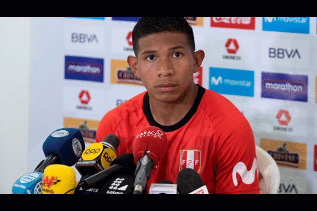 Edison Flores tendrá la oportunidad de ser el reemplazo de Farfán ante Uruguay. FOTO: EFE