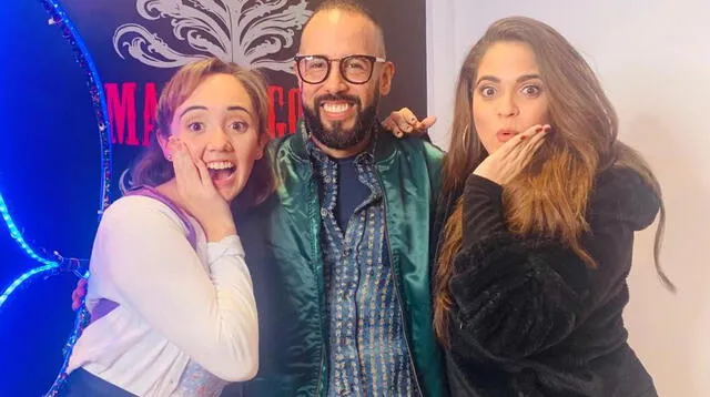 Hermanas flanquean al director Franco Benza.