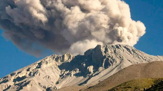 Ministra de Salud dice que afectados por erupción se resisten a dejar sus casas 