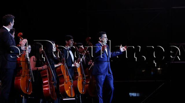 Juan Diego Flórez deleitó con “Serenata por el Perú” en Plaza de Armas