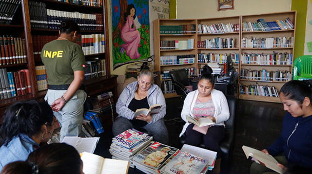 Internas en el penal de Chorrillos se liberan a través de la lectura