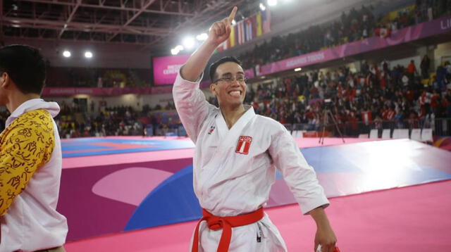 El medallista Juegos Panamericanos Oliver  del Castillo  en la inauguración academia Invierno  IPD