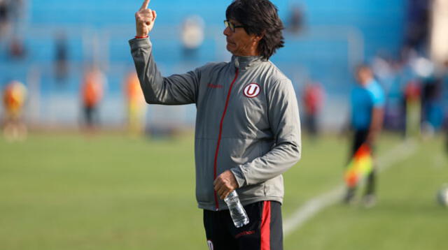 Comizzo pidió disculpas a la hinchada que lo siguió hasta Huacho. FOTO: Libero