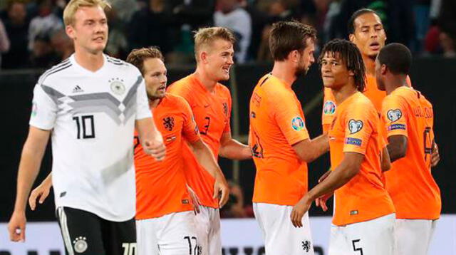 Holanda venció en el Volksparkstadion a Alemania por 4 a 2  FOTO: EFE
