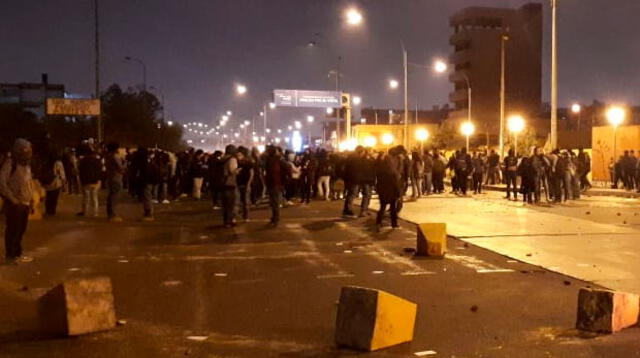 Marchas y enfrentamientos continúan en Universidad Nacional Mayor de San Marcos