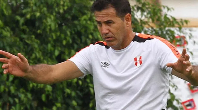 Siguen evaluando nombres para reemplazar a Claudio Vivas, ex entrenador de Sporting Cristal
