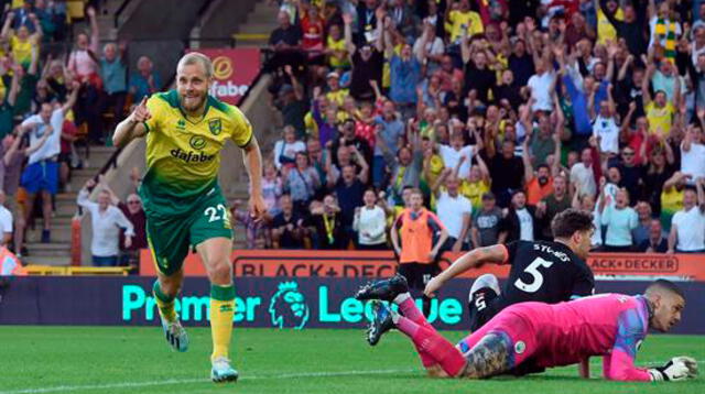 Pukki del Norwich celebra su gol al Manchester City