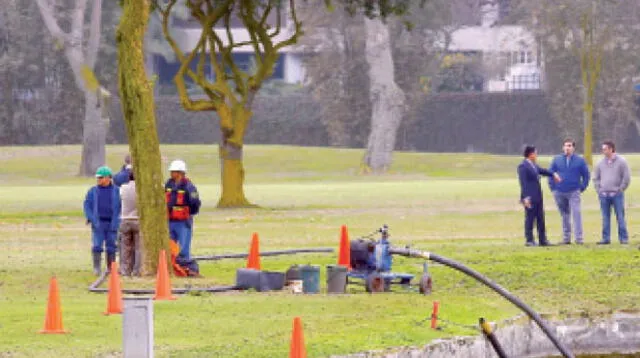 Sospechan que padre de tres hijos se enredó y cayó con máquina al agua