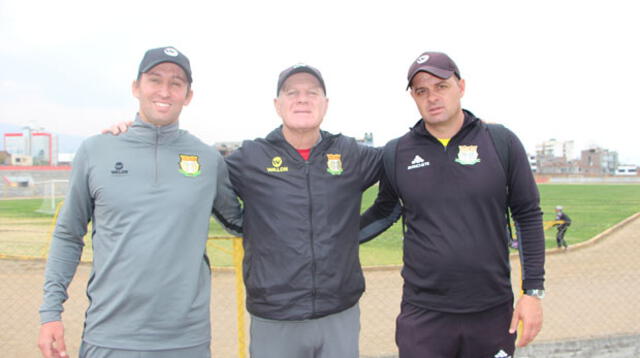 Carlos Ramacciotti junto a su comando técnico. FOTO: Eliete Manrique Añazgo