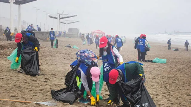 Más de 70 toneladas de plástico fue recogido de las playas