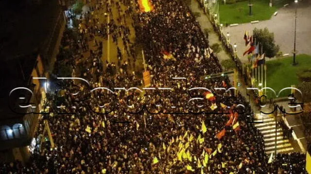 Ciudadanos salen a marcha en apoyo al presidente