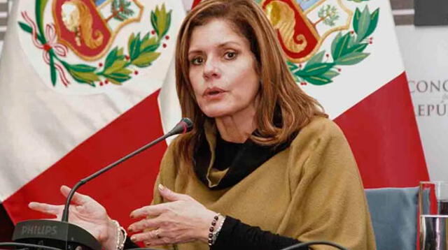 Mercedes Aráoz asume presidencia interina del Perú, tras aprobación de vacancia presidencial en Congreso