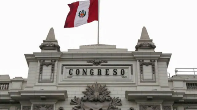 Ex congresistas no podrán ingresar al Parlamento