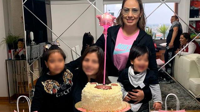 Pamela López y sus hijos, fuera de los escándalos