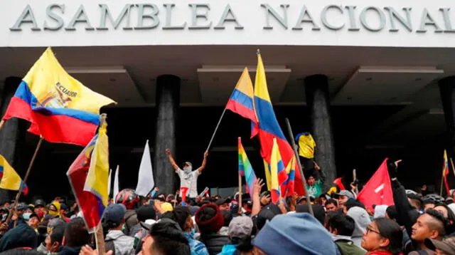 Manifestantes tomaron parlamento ecuatoriano