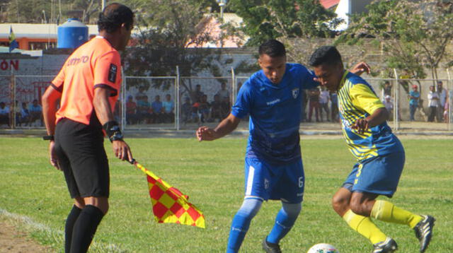 El presidente del club Sport Estrella de Paita,  Luis Ichira Cobeñas seguro de hacer prevalecer la localí ante Sport Chorrillos. FOTO:  Roberto Saavedra