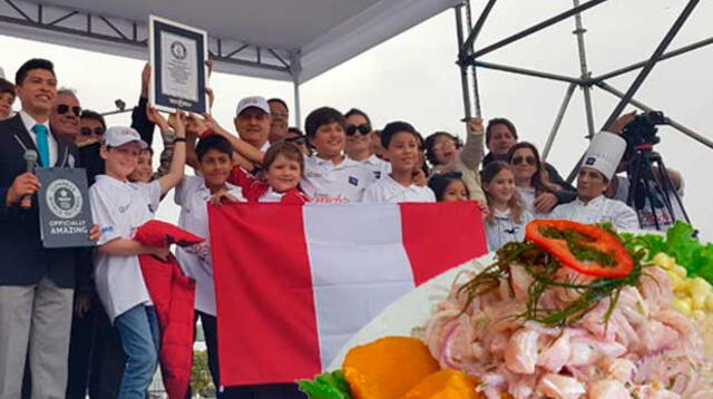 Perú rompió récord con el ceviche más grande del mundo ante jurado del Récord Guiness