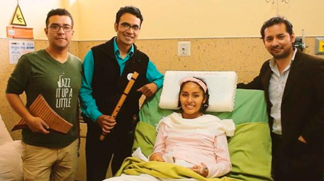 Músicos voluntarios regalan melodías clásicas y sonrisas a pacientes