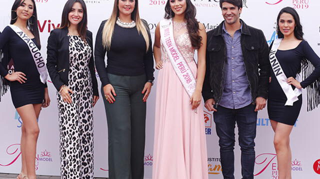 Marina Mora junto a actual soberana y nuevas participantes