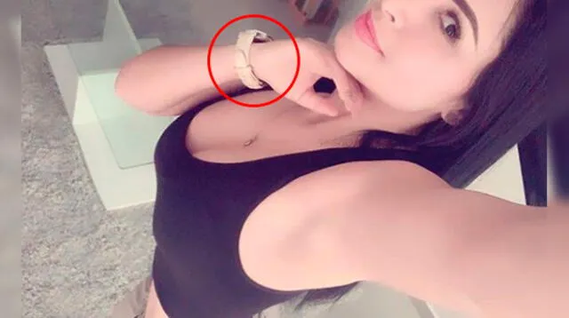 Pamela Franco muestra su reloj ante cámaras