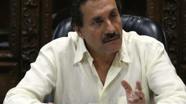 Bustamante dejará de ser teniente alcalde de la Municipalidad de Miraflores