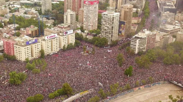 Más de un millón de personas se encuentran marchando en protesta contra las medidas tomadas por el gobierno de Sebastián Piñera