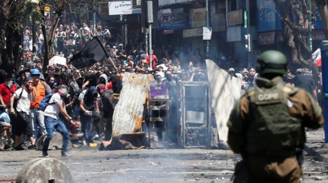 El toque de queda impuesto por el gobierno y las fuerzas armadas venía afectando a importantes regiones de Chile.