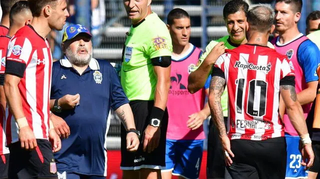 Maradona tuve un fuerte cruce de palabras con el jugador del Estudiantes Gastón Fernández