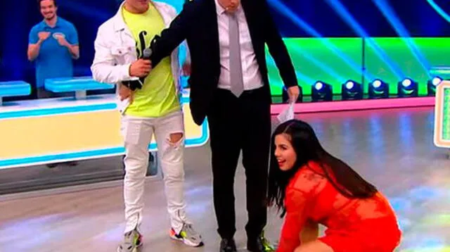 Estrella Torres bailando ante la mirada atónita de Gino Pesaressi y Paco Bazán 