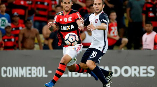 Miguel Trauco estuvo con Flamengo al inicio de la Copa Libertadores 