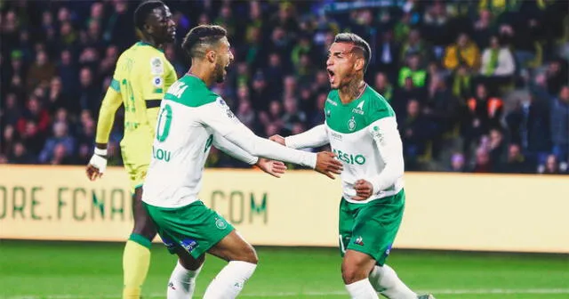 Celebración de Miguel Trauco por el gol marcado al Alban Lafont del Nantes