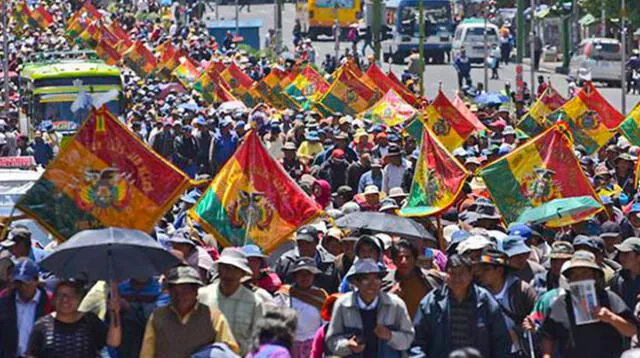 Nuevas concentraciones se registran esta mañana en la Paz por el mandato de Jeanine Áñez