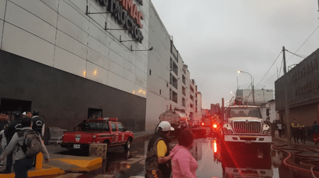 Debido a este hecho, el centro comercial se encuentra totalmente cerrado.