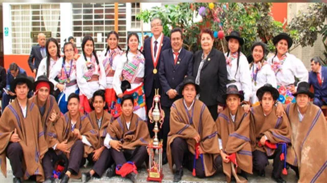 Se premió a los estudiantes más destacados de la facultad