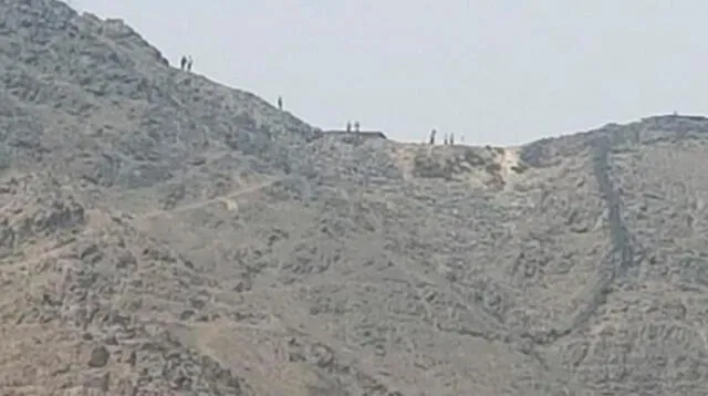 Hinchas subieron a los cerros del estadio Monumental para ver el final de la Copa Libertadores