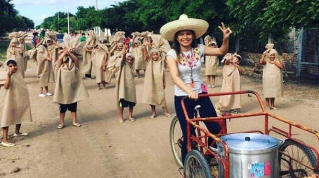 México: Maestra disfraza a todos sus alumnos de 'tamalitos ' para desfile escolar 