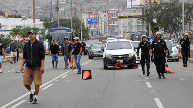 Mininter suspende marcha de colectiveros por incumplir el permiso y bloquear carreteras