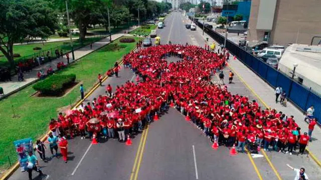 El lazo tuvo como fin promover la prevención contra el virus del VIH