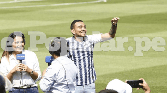 El salsero puso la fiesta en la previa del Alianza Lima vs. Sporting Cristal / Foto: Félix Contreras