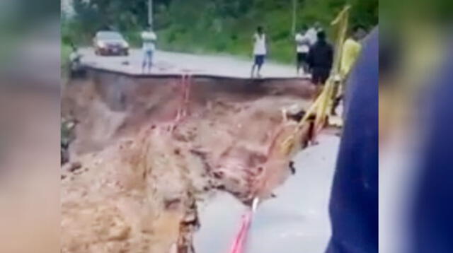 Tramo de la carretera se hundió por las constantes lluvias