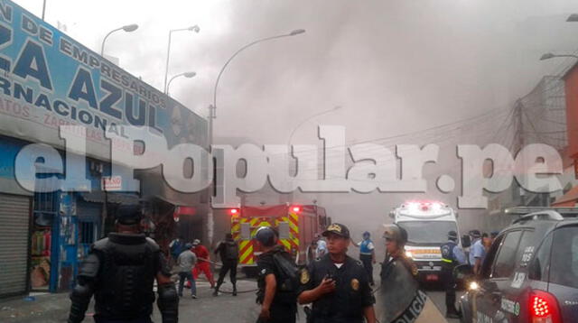 Incendio en la cuadra 9 del jirón Ayacucho | FOTO: C. Moreno