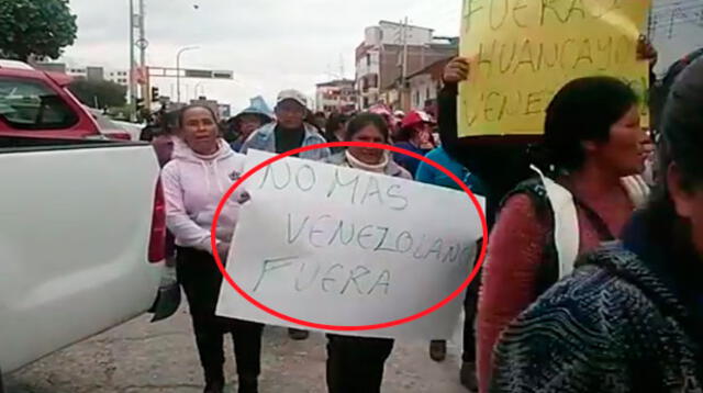 Con pancartas en mano, los manifestantes piden la expulsión de venezolanos